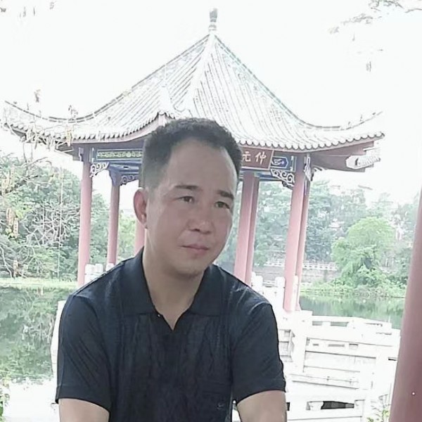 初雨落拓的照片