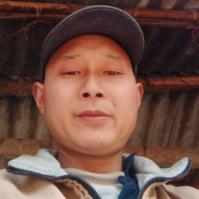 故意等待睫毛膏的照片