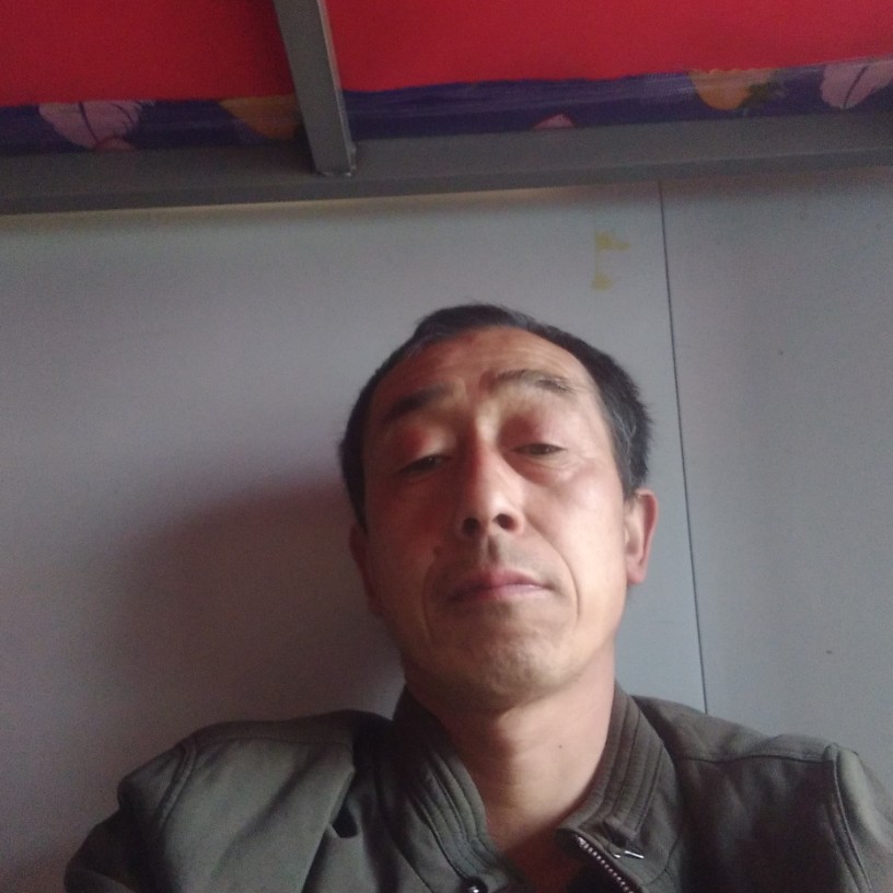 彩色等于灯泡的照片