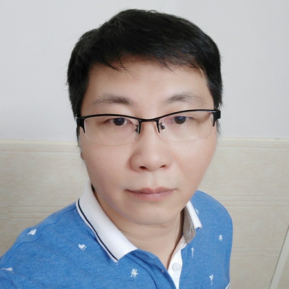 西装文静的照片