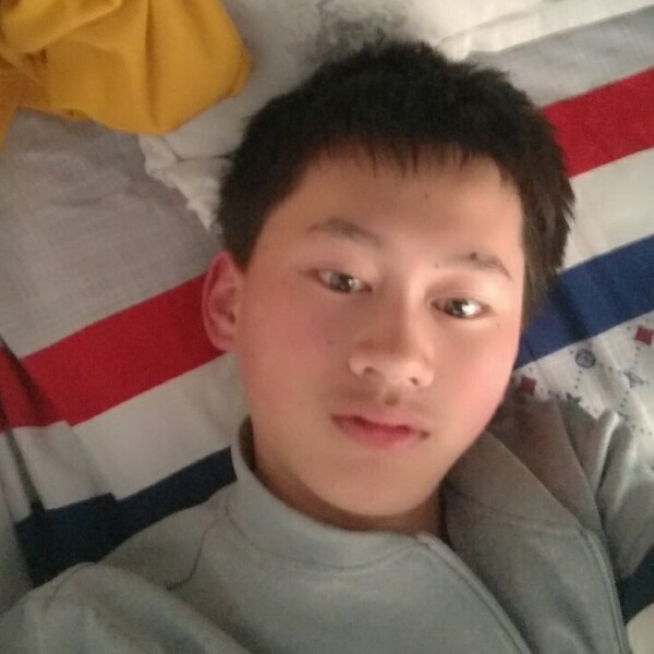 高中男生的照片