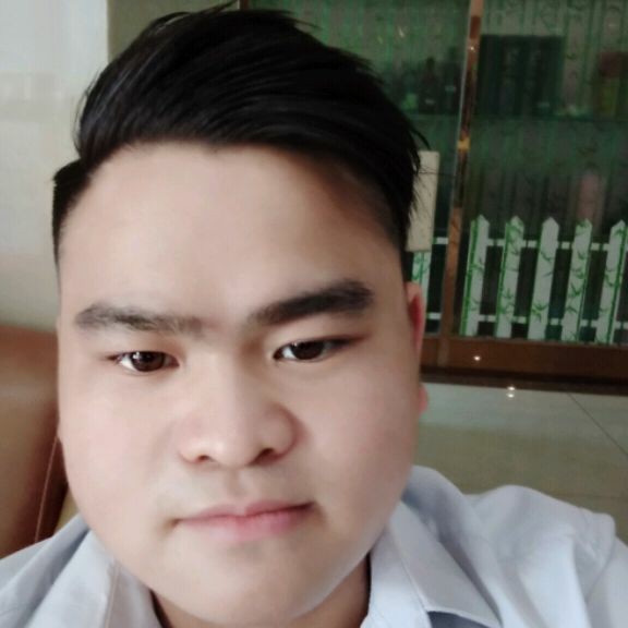 黛儿踢大气的照片