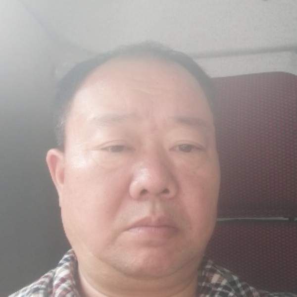 山岚蹙眉靓丽的照片