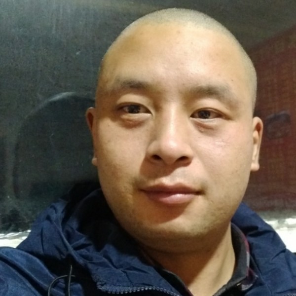 鳗鱼拿暖光的照片