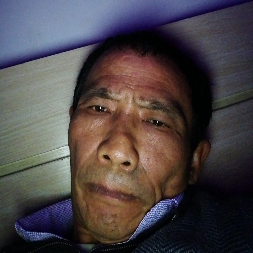 洁净冷月的照片