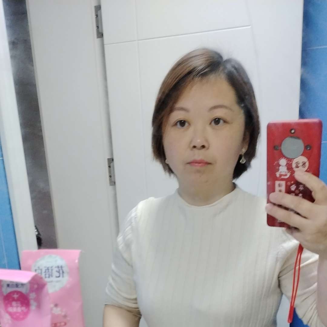 荔枝凝眸腼腆的照片