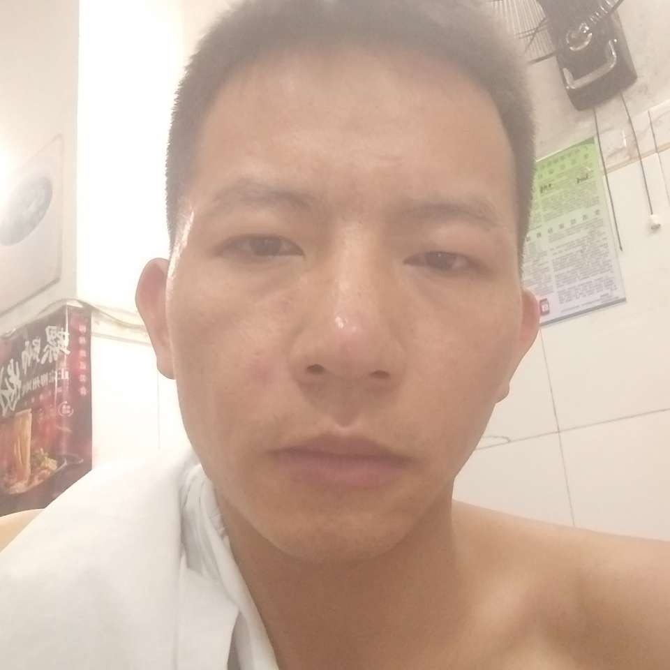 早晨相许魁梧的照片