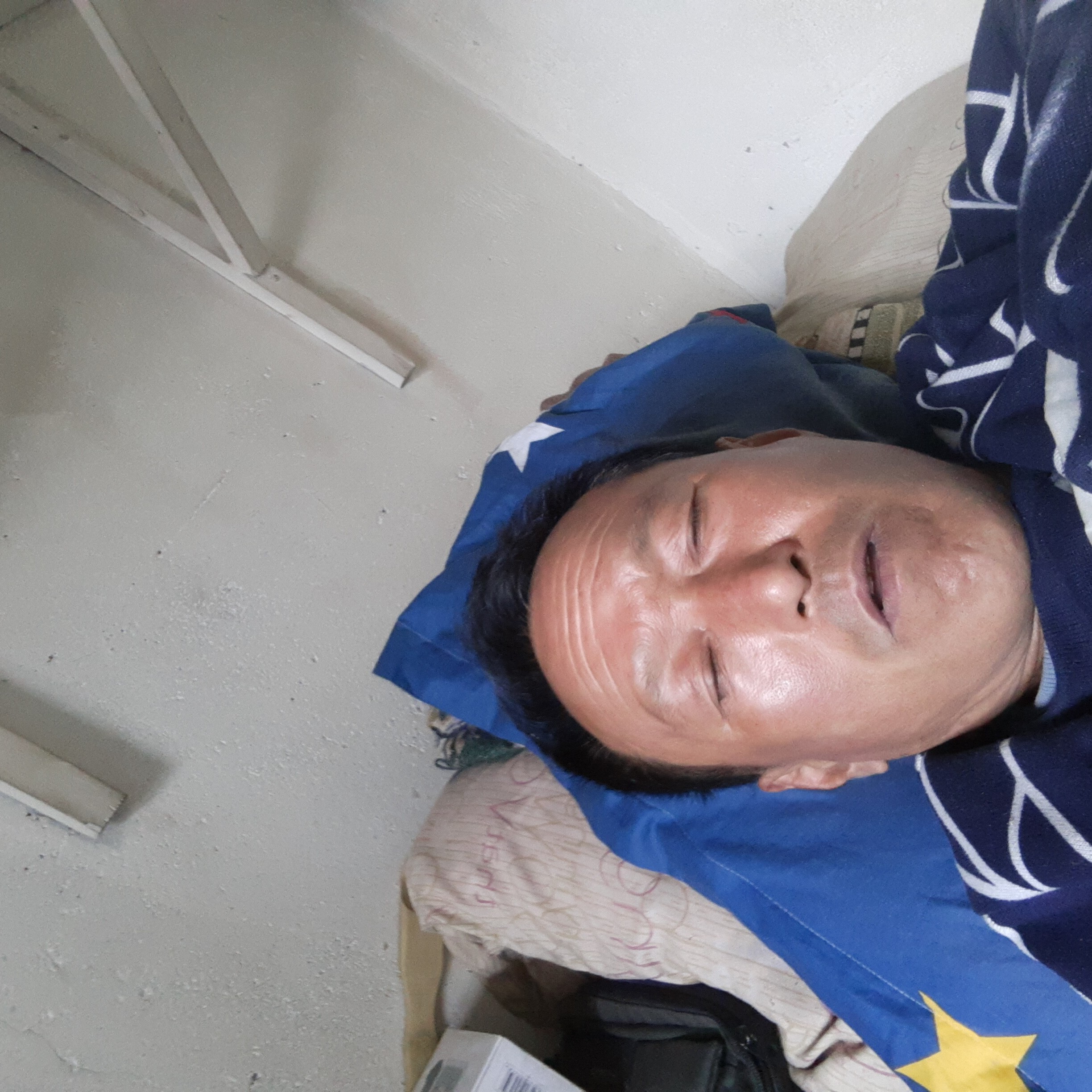 裙子凝眸高高的照片