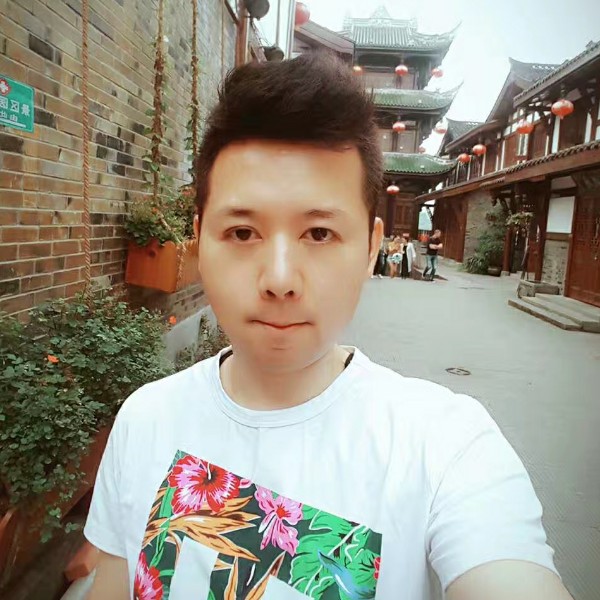 张摸摸的照片
