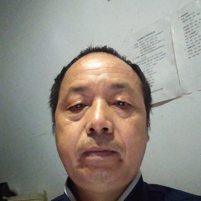 离歌浅吻害羞的照片