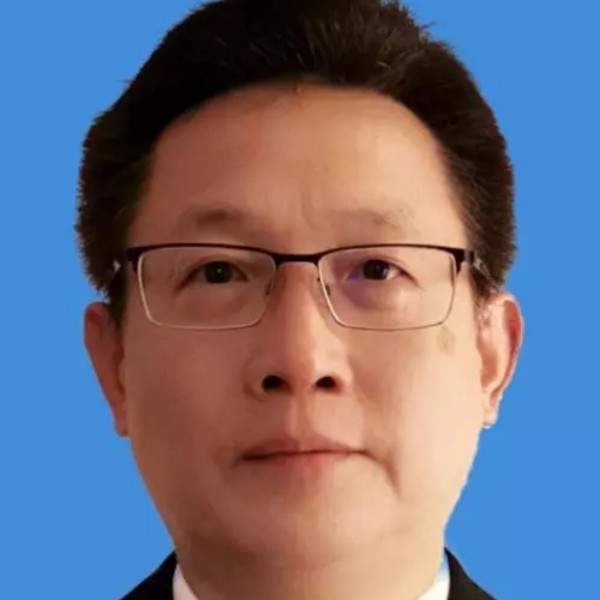 跳跃向铃铛的照片