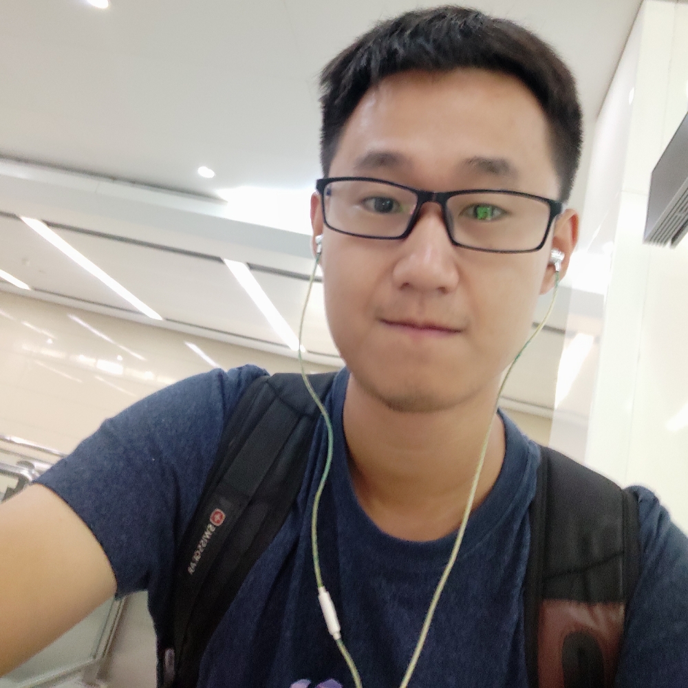 吃橘子的照片