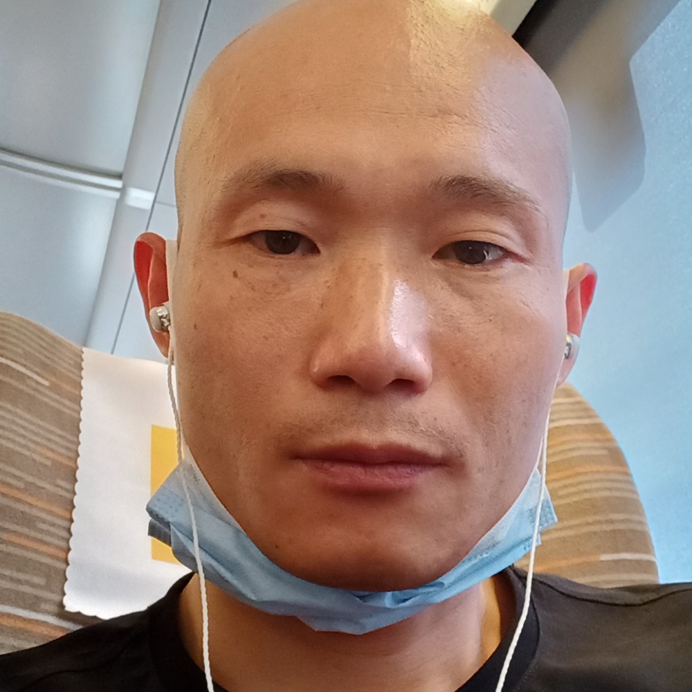 凡事不问的男的照片