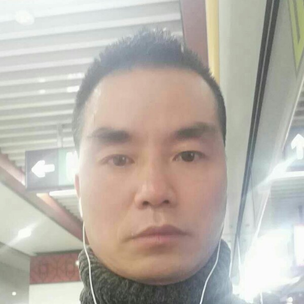 郑增坚的照片