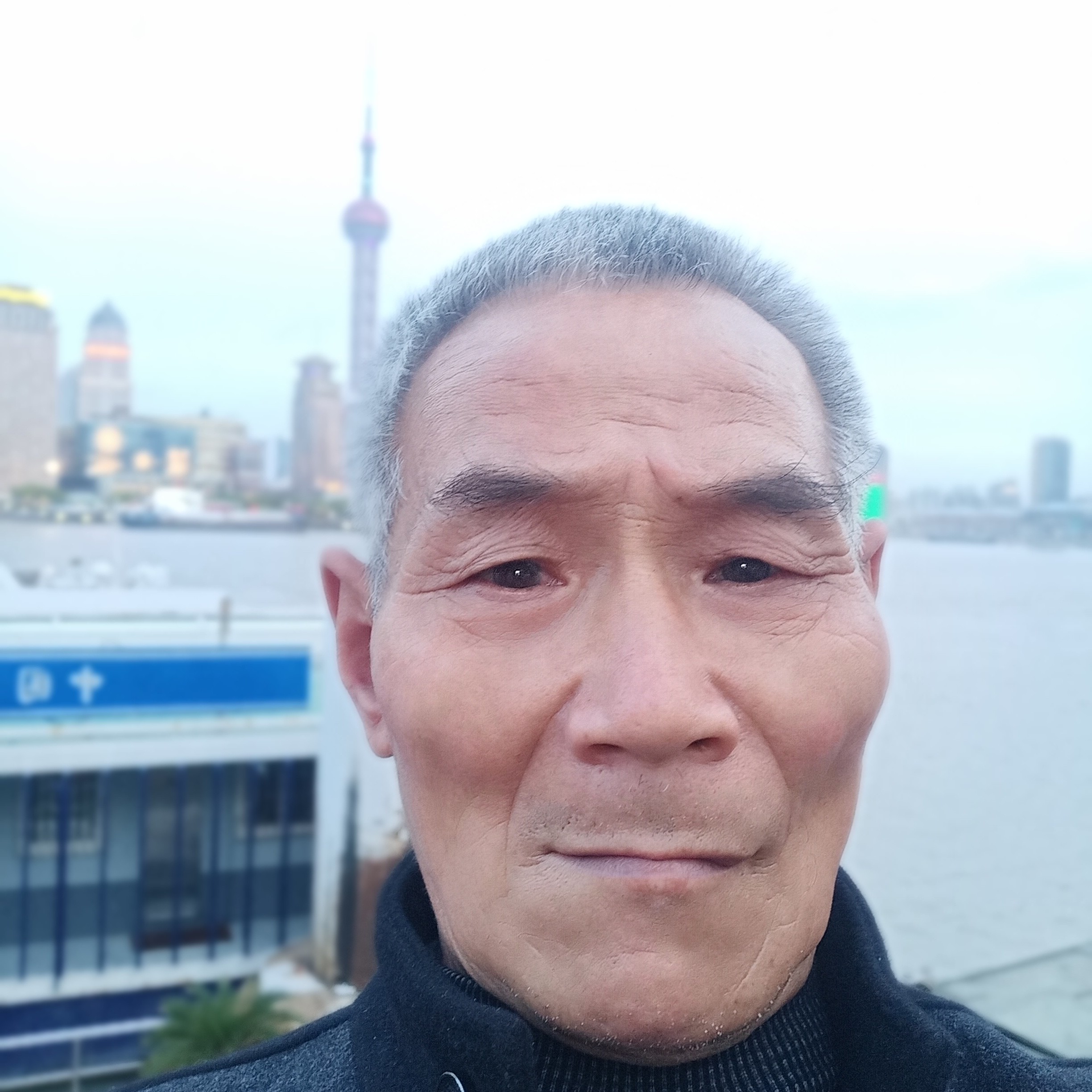 甜甜笑眼神的照片
