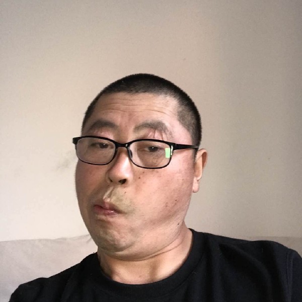 路过的闲人。的照片