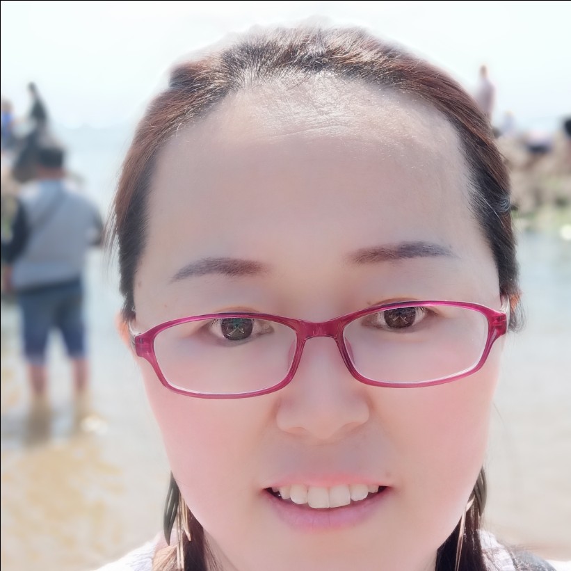香蕉深拥朋友的照片