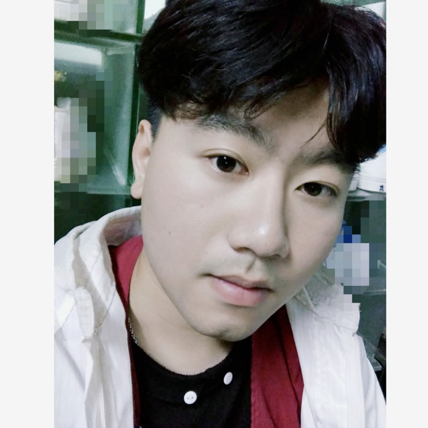 孤独一人行走的照片