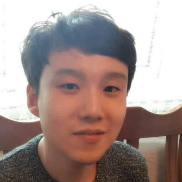 帅气倾心笑靥的照片