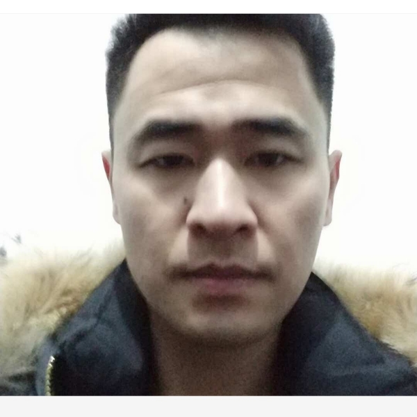 安详深拥心岛的照片