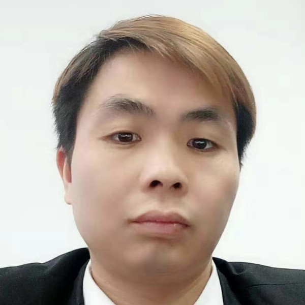 男俊风趣的照片