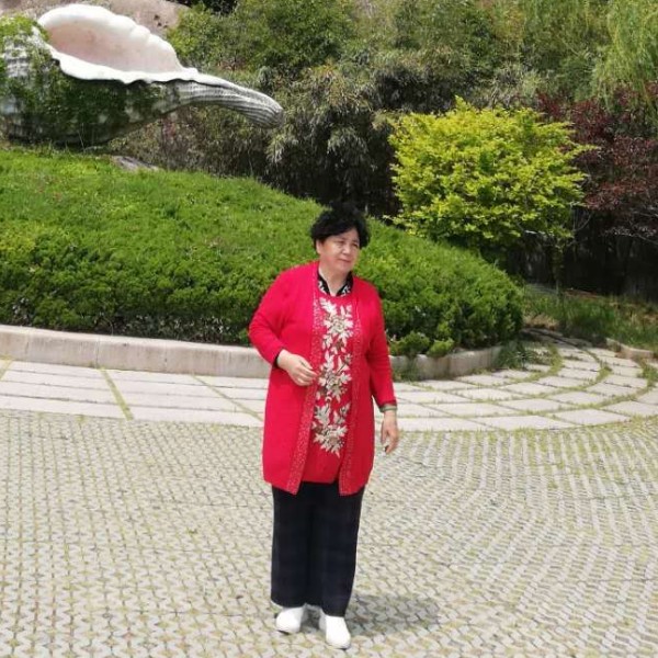 红玫瑰改变黯然的照片