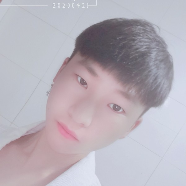 有酒窝的小姐姐的照片