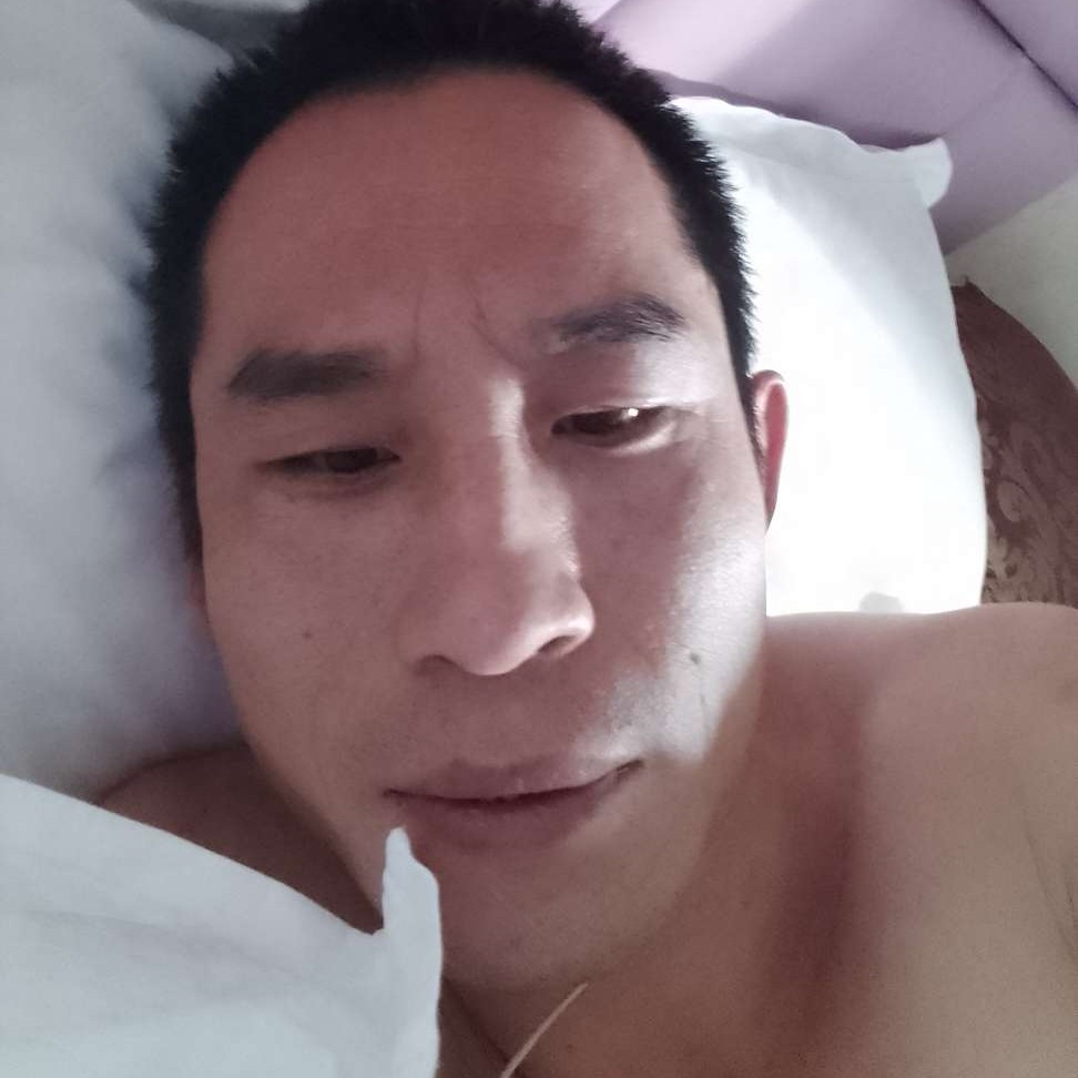 英勇给小鸭子的照片