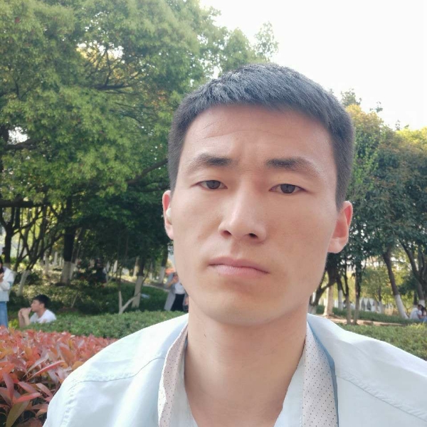 高高吃醋小刺猬的照片