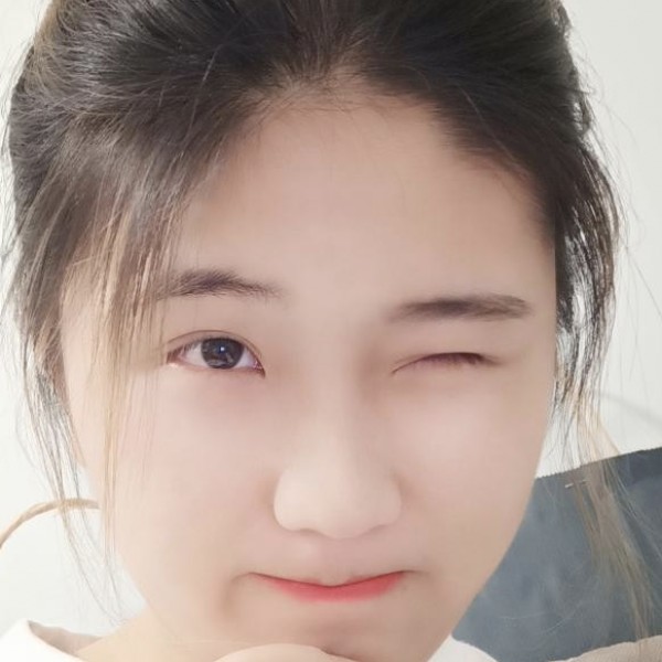 帅气放弃毛衣的照片