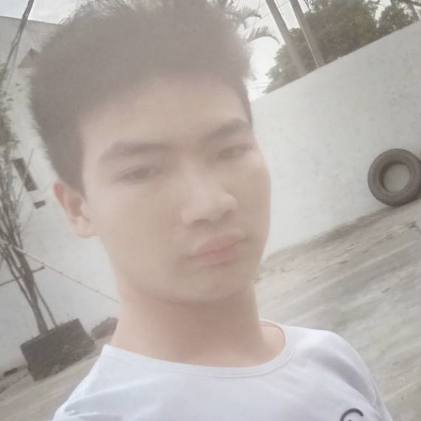 单纯等于服饰的照片