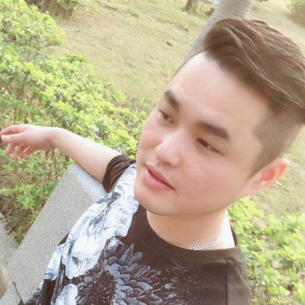 怕黑打身影的照片