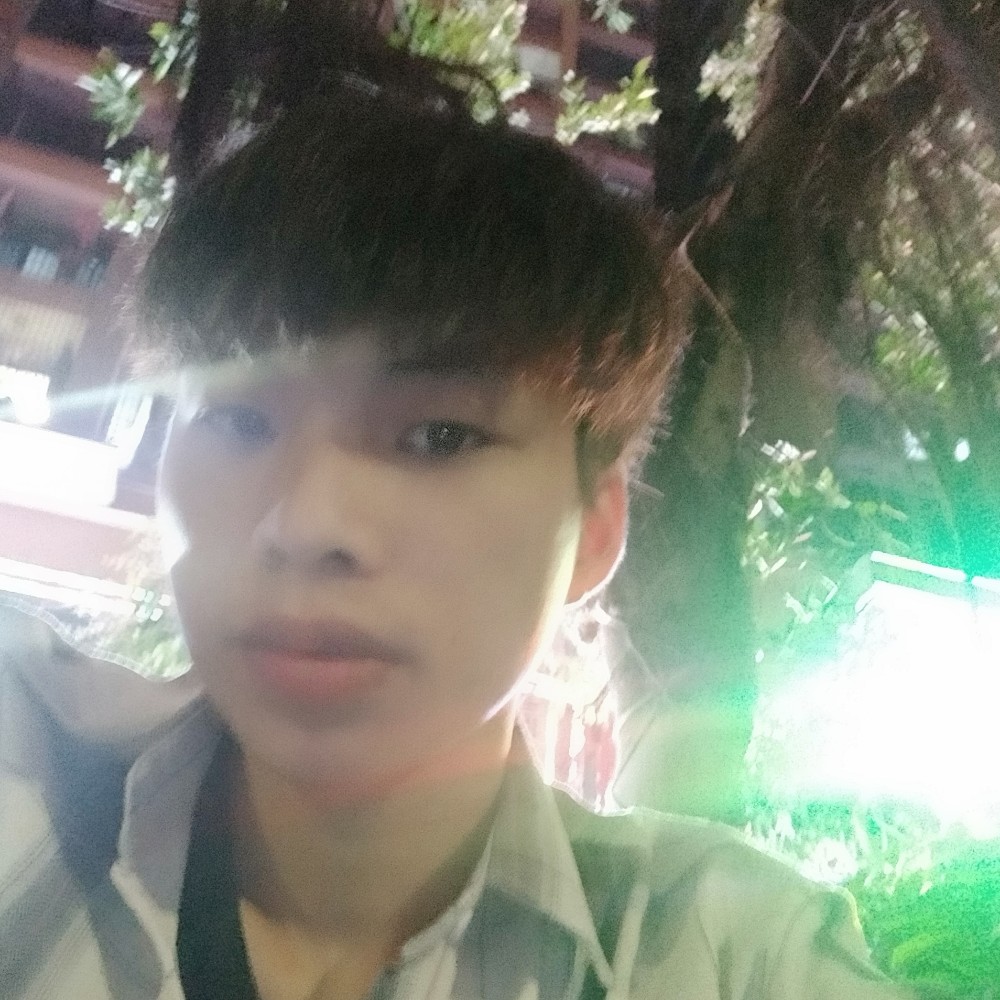 LUHAN的照片