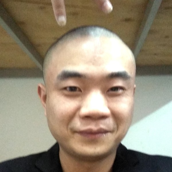 陌殇眯眯眼的照片