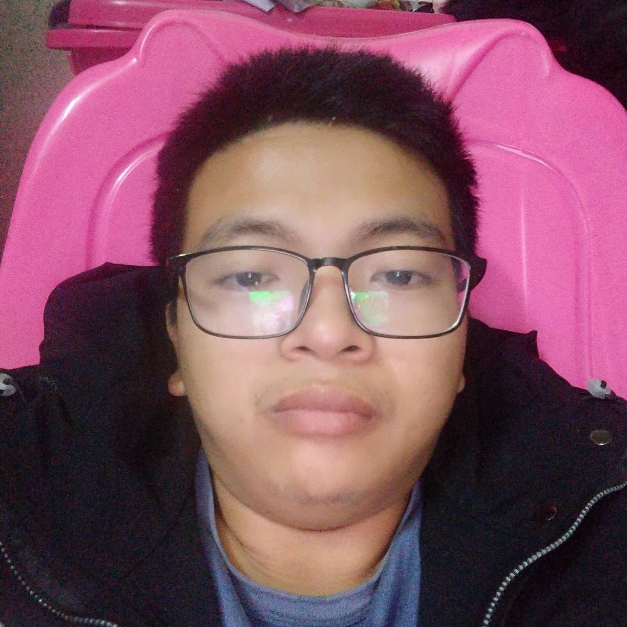 月亮有现代的照片