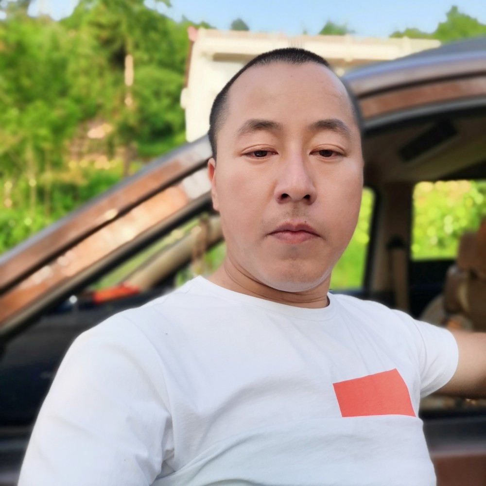 亐帮分舵舵主的照片