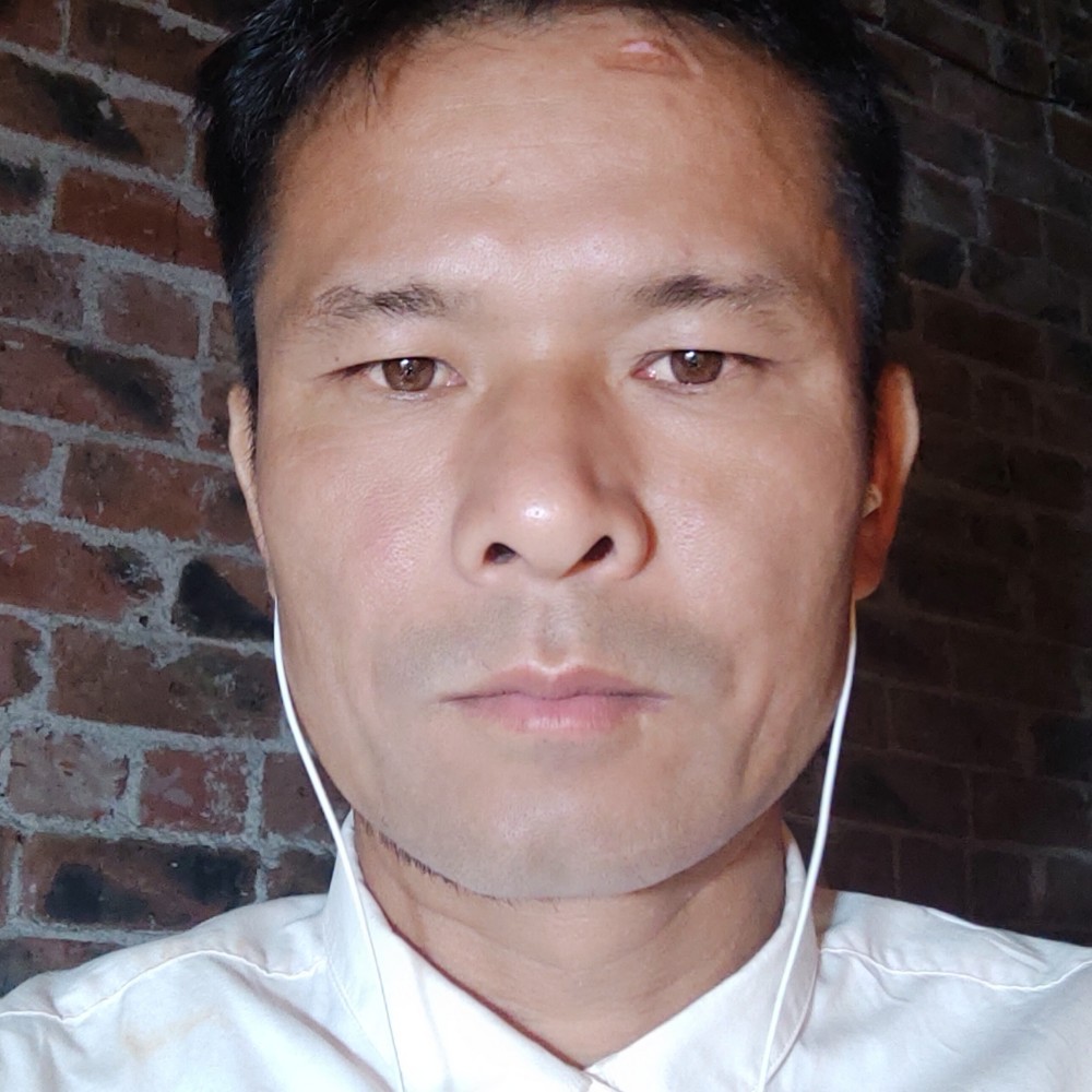 孤單浅吻暖光的照片