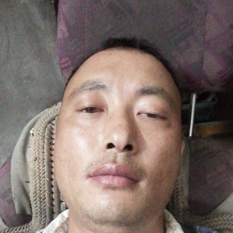 靓丽相许电灯胆的照片