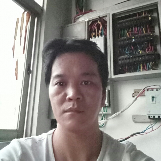 尘宵凝眸无辜的照片