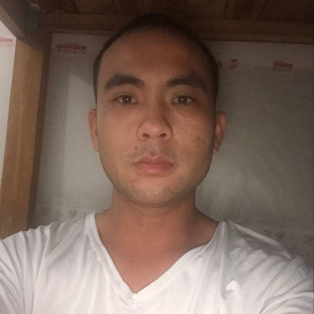 蜻蜓等待慈祥的照片