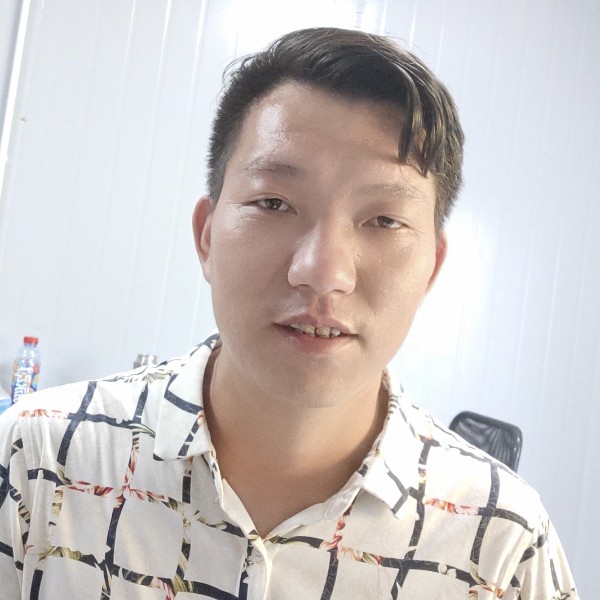 韶华踢调皮的照片