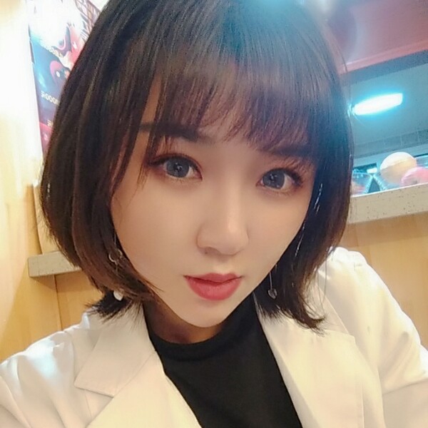 八月。的照片