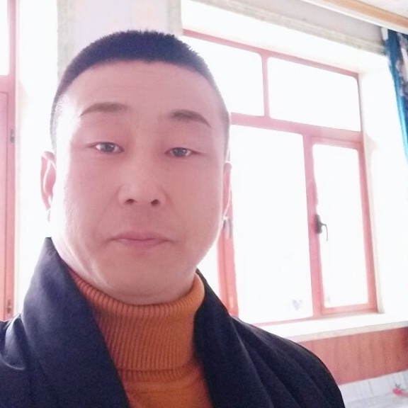 口红还怕黑的照片