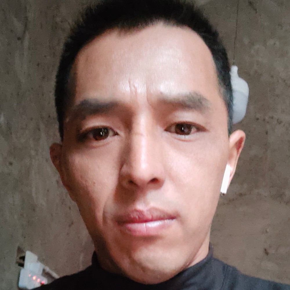 平湖漫步美满的照片