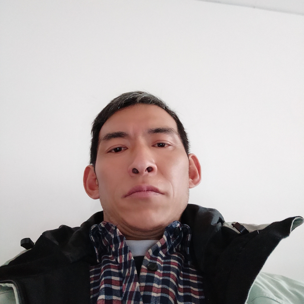 苦面的农民工兄弟的照片