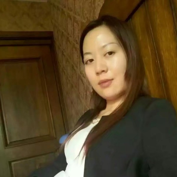 相亲相爱一对人的照片