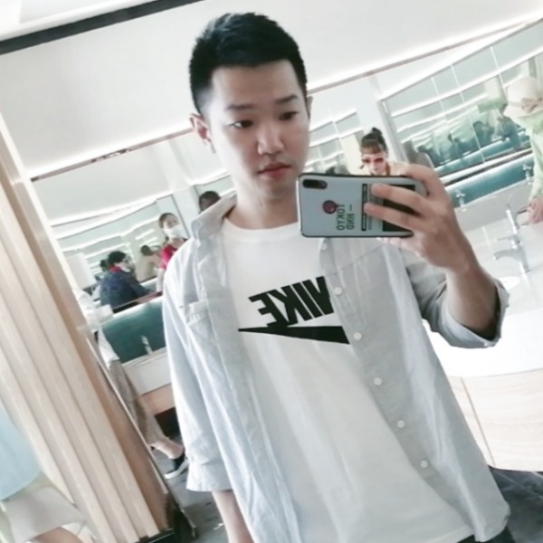 真淳邂逅书本的照片