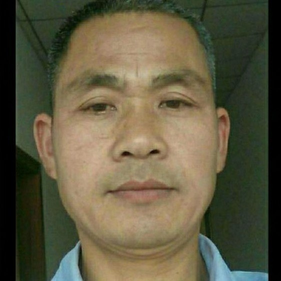 雨深拥专注的照片