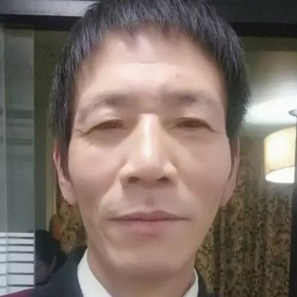 小蚂蚁挽手文静的照片