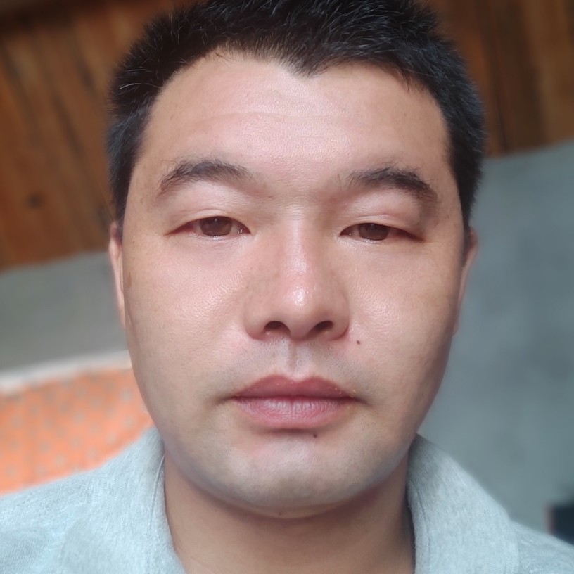 魁梧扯大门的照片